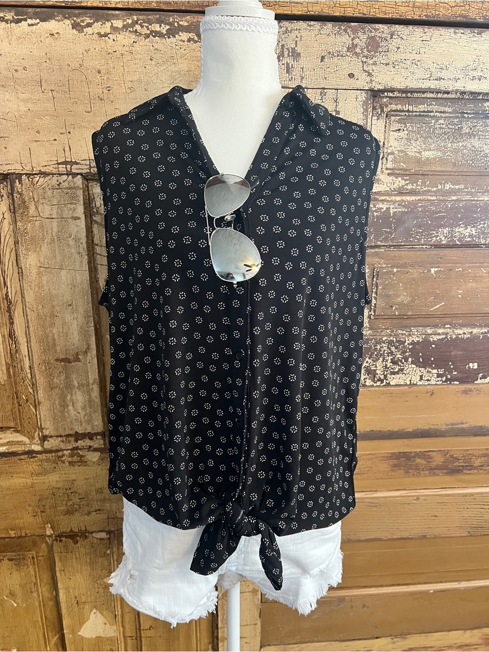 Adrianna Papell | Sleeveless Tie Front Blouse | Black White Print | Size Large